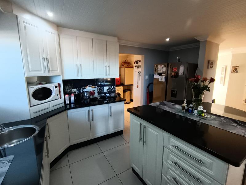 3 Bedroom Property for Sale in Hartenbos Western Cape